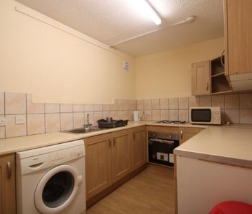 5 bedroom semi-detached house to rent - Photo 3