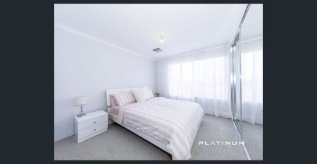 Stylish and Contemporary Living - Photo 5