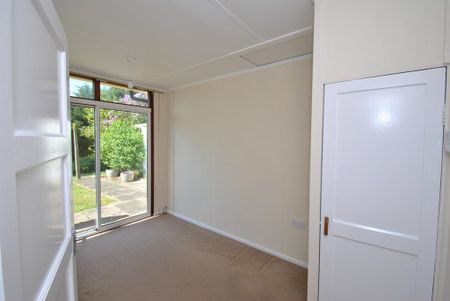 3 bedroom semi-detached bungalow to rent - Photo 5