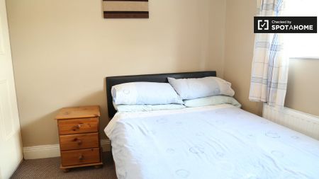 Room for rent in 3-bedroom house in Tymon North, Dublin - Photo 3