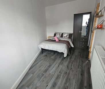 2 Bed Flat, Bullens Road, L4 - Photo 2