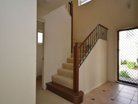 Stylish Townhouse in Gated Benowa Estate - Photo 2