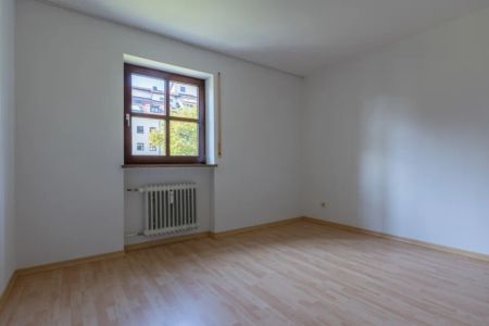 Ruhige, sonnige Lage 2-Zimmer-Wohnung mit großzügigem Wohnzimmer, Balkon und Wannenbad - Foto 4