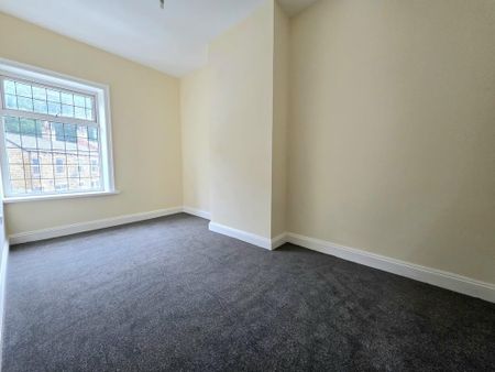 3 bedroom end of terrace house to rent - Photo 4