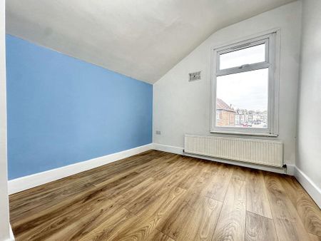 3 bedroom semi-detached house to rent - Photo 2