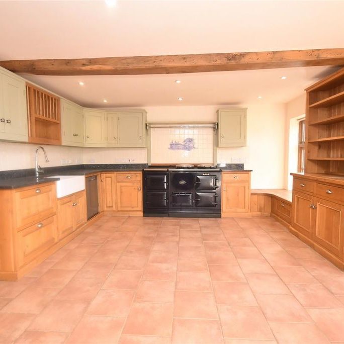 4 bedroom detached house to rent - Photo 1