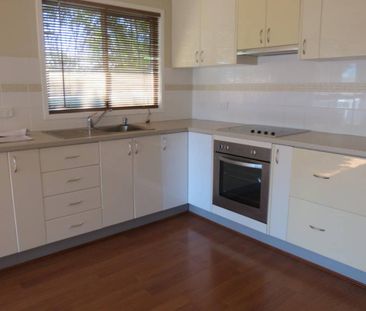 Neat and Tidy 2 bedroom house - Photo 2