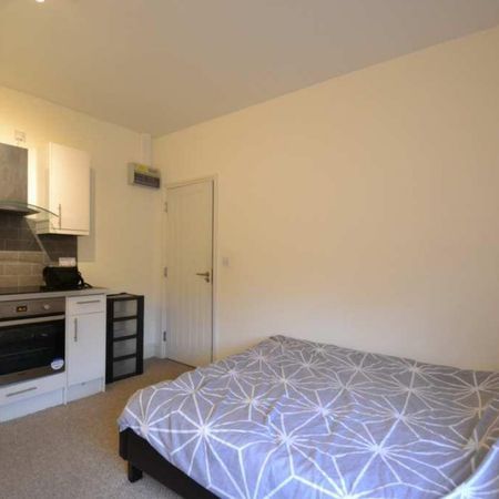 The Vale, Acton, W3, London - Photo 3