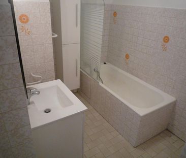 Location Appartement 2 pièces 39m² MARSEILLE 5ème - Photo 5