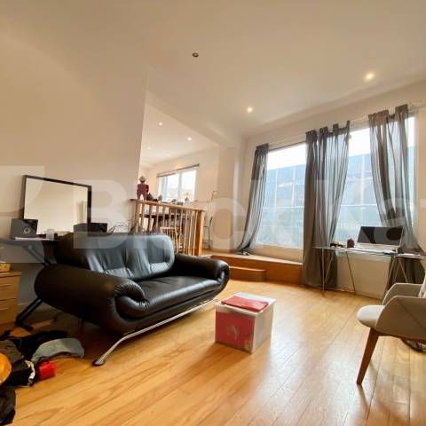 Superbly located & offering 528 Sq. Ft. of living & entertaining space - Photo 1