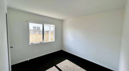 Charming 4-Bedroom Home for Rent in Hamilton East - Photo 3