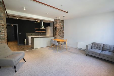 St. Anns Square, Manchester - Photo 2