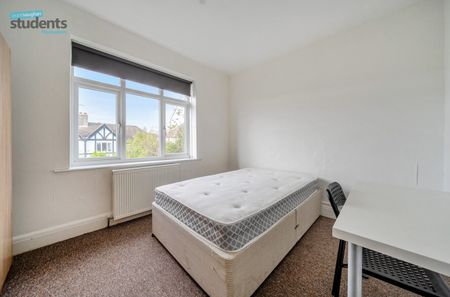 4 bedroom semi-detached house to rent - Photo 3