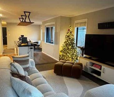 Cozy 3 bedrooms 2 bathroom house - Photo 2