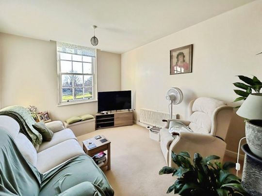 2 bedroom Flat To Let - Photo 1