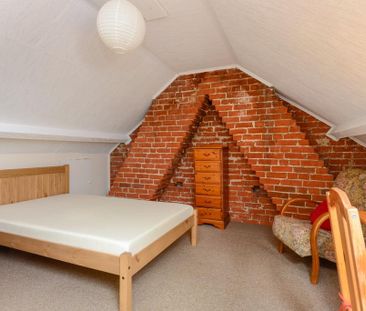 4 bedroom semi-detached house to rent - Photo 2