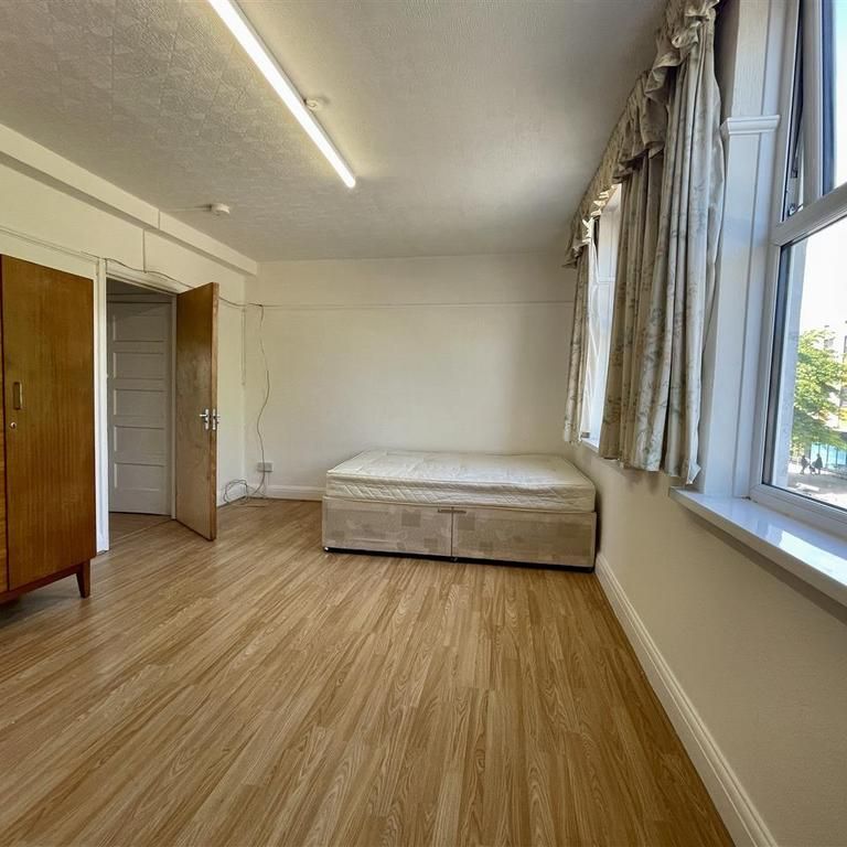 1 bedroom in a house share to rent - Photo 1