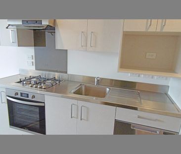 Modern 2 bedroom Apartment - Photo 3