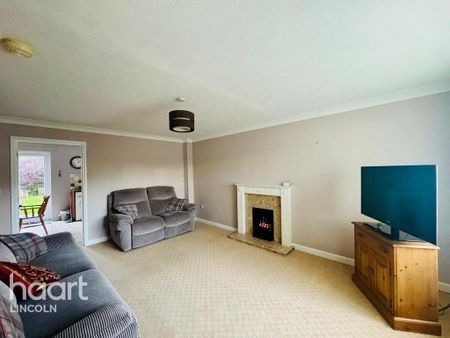 3 bedroom semi-detached house to rent - Photo 3