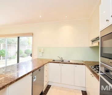 Immaculate family home in the heart of port Melbourne - Photo 5