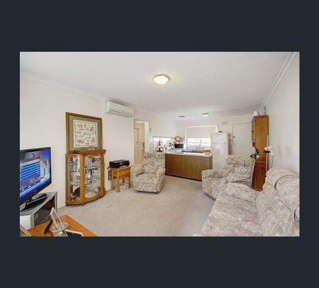 3/21 Noble Street, Newtown, Vic 3220 - Photo 2