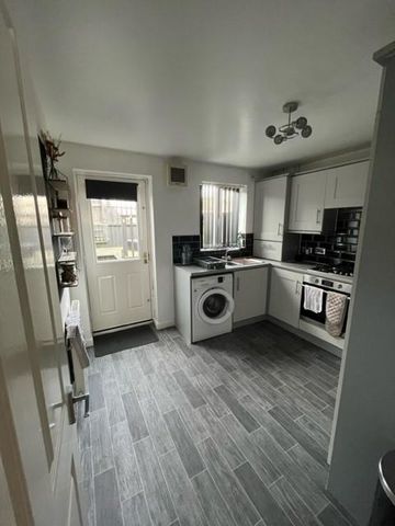 2 bedroom end of terrace house to rent - Photo 5