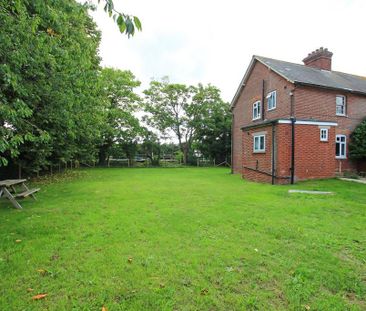 2 bedroom semi-detached house to rent - Photo 6