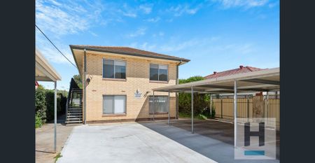 Renovated 2-Bedroom Upstairs Unit in a Small, Quiet Group - Photo 2
