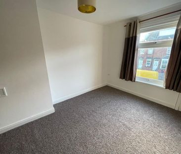 Cross Flatts Parade, Leeds - Photo 2