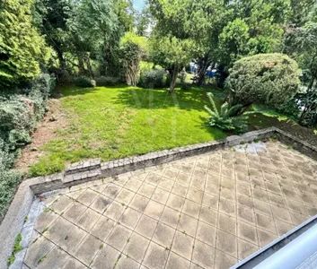Repräsentative Villa mit Terrassen und 300 m² Garten - Foto 2