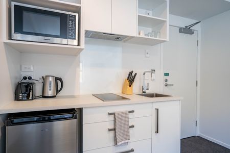 Fully furnished, self contained studio room! - Photo 5