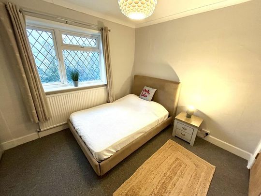 1 bedroom in a house share to rent - Photo 1