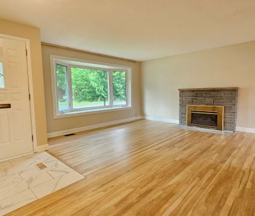 For Lease - 2368 Drury Lane Unit# Main, Parkway Park - Queensway Te... - Photo 4