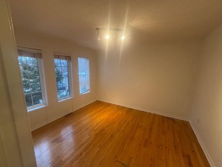 For Lease - 306 Cossack Crescent Unit# MAIN AND UPPER, Mississauga, Ontario - Photo 5