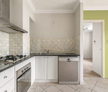 One Bedroom Unit - BRAND NEW CARPET! - Photo 3