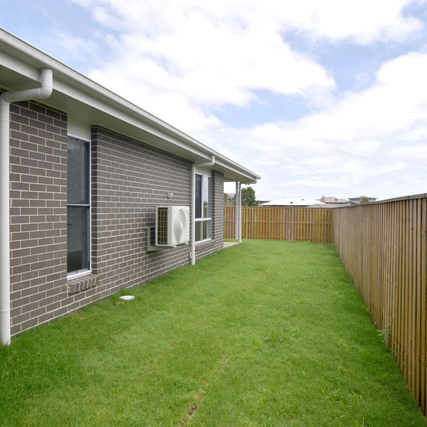 :: STUNNING MOVE-IN READY HOME IN BOYNE ISLAND - Photo 1