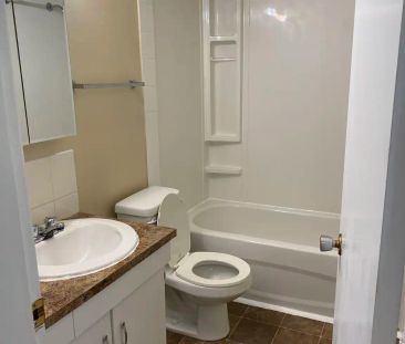 Vista on 78th - 1 Month Free! — 2 Bedroom - Photo 6