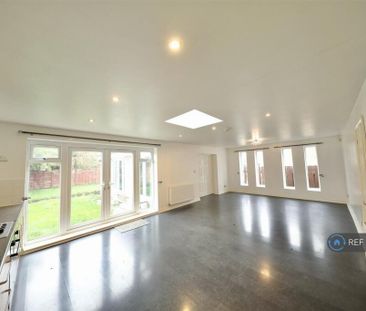 3 bedroom bungalow to rent - Photo 3