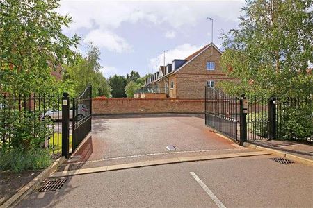 Highbridge Close, Radlett, Hertfordshire, WD7 - Photo 2