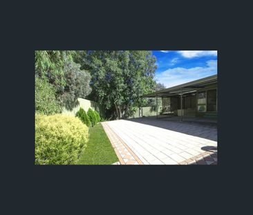 Spacious Family Living in Pooraka - Photo 4