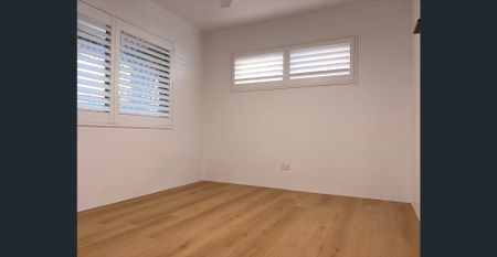 Newly Renovated Kirra Apartment - Photo 5