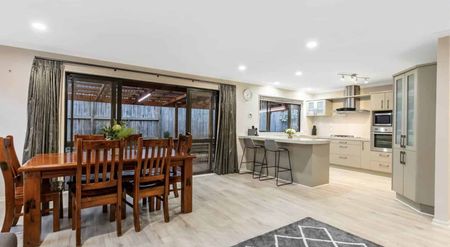 Spacious living at great price - Photo 2