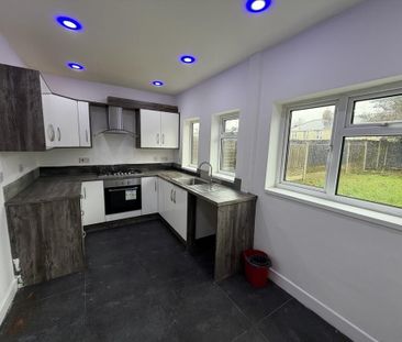 3 bedroom end of terrace house to rent - Photo 5