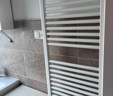 Helle, gut geschni 2-Zi Whg modernes Bad,Stellplatz,Keller,Waschk - Foto 1