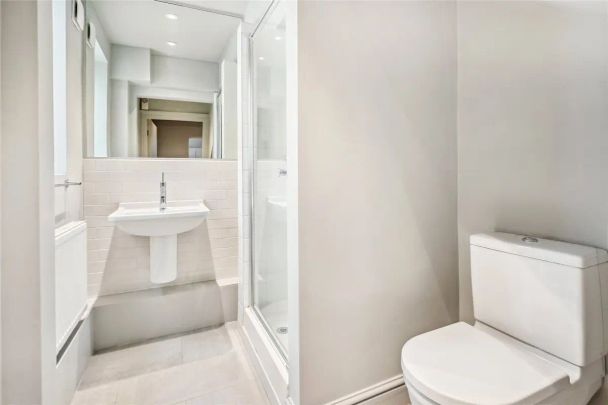 5 bedroom house in London - Photo 1