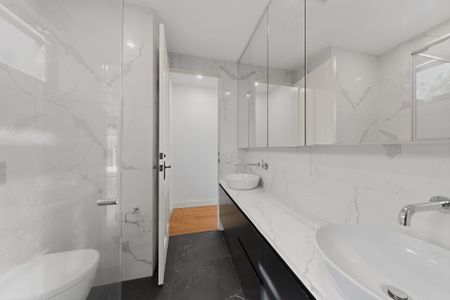 Contemporary Comfort in the Heart of Hughesdale - Photo 4