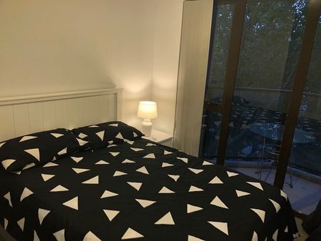 Tidy, newly refurbished 2 bed unit with a pool/gym - Photo 5