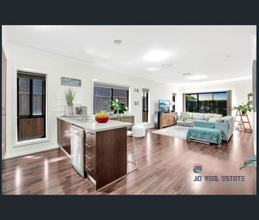 Spacious family living minutes from local shopping!-$520/PW - Photo 1