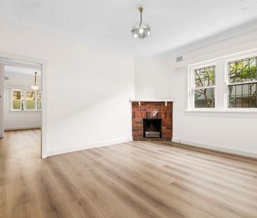 Charming Home Modern Comfort & Sunlit Spaces - Photo 1