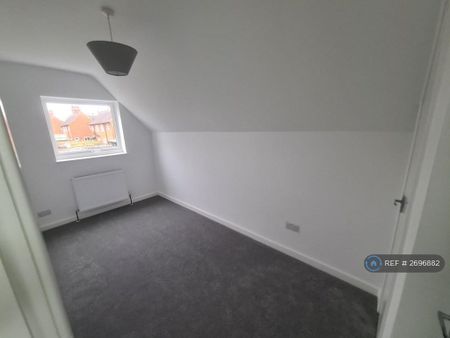 3 bedroom semi-detached house to rent - Photo 5